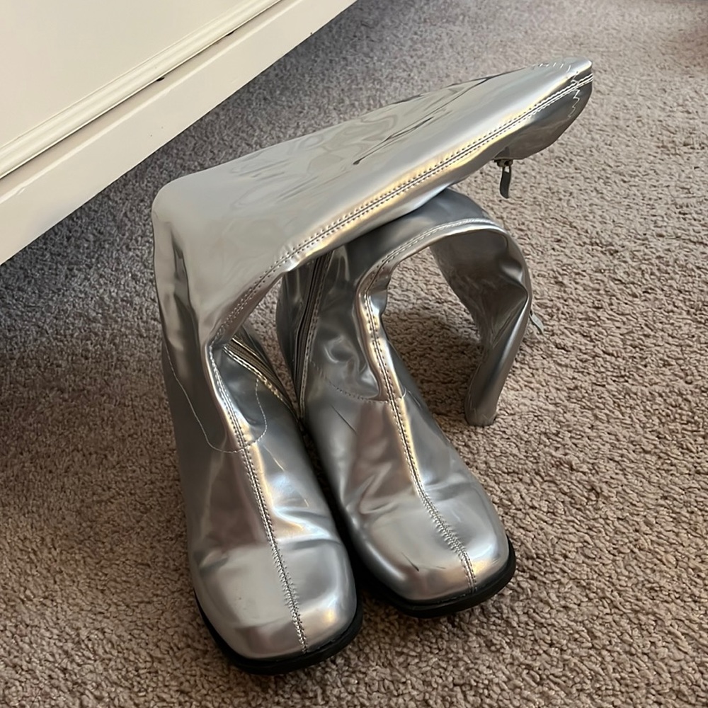 Silver/Chrome Costume Go Go Boots, Size 9